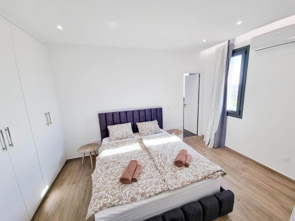 Lucky Strike Apartment Paralimni Eksteriør billede
