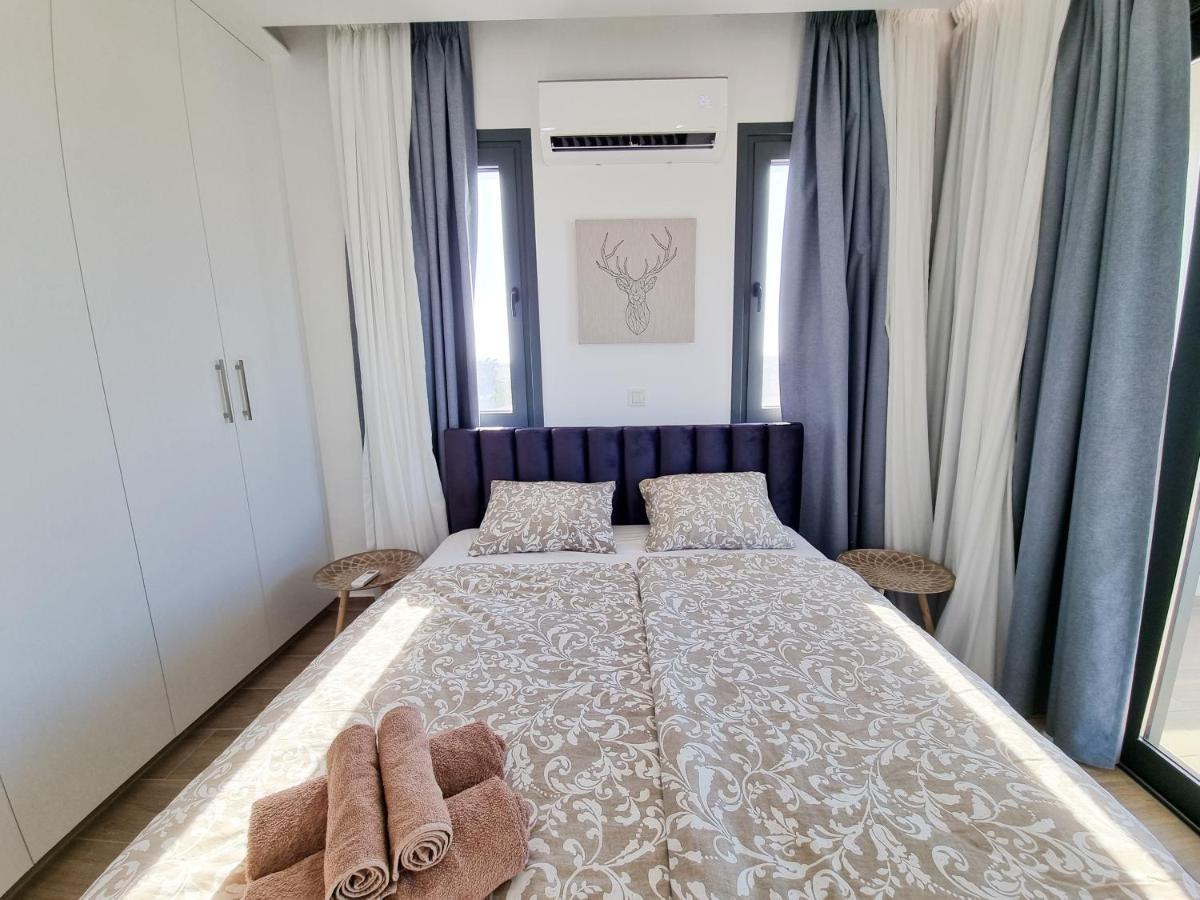Lucky Strike Apartment Paralimni Eksteriør billede