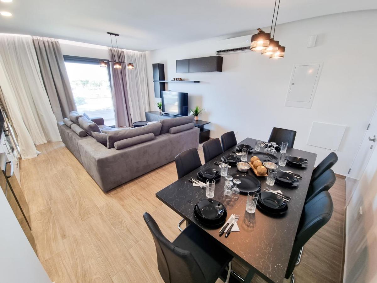 Lucky Strike Apartment Paralimni Eksteriør billede